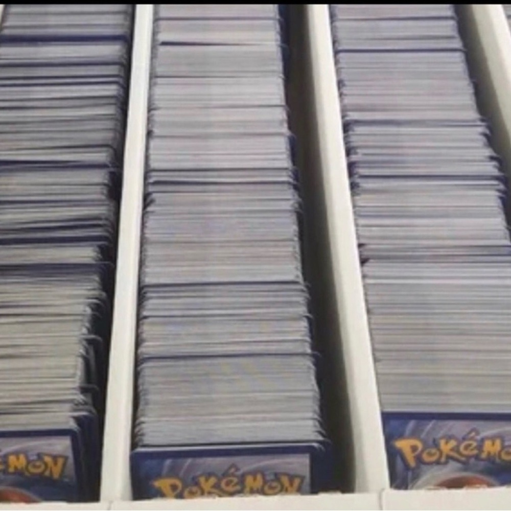 Bundle of 200 Pokemon Cards